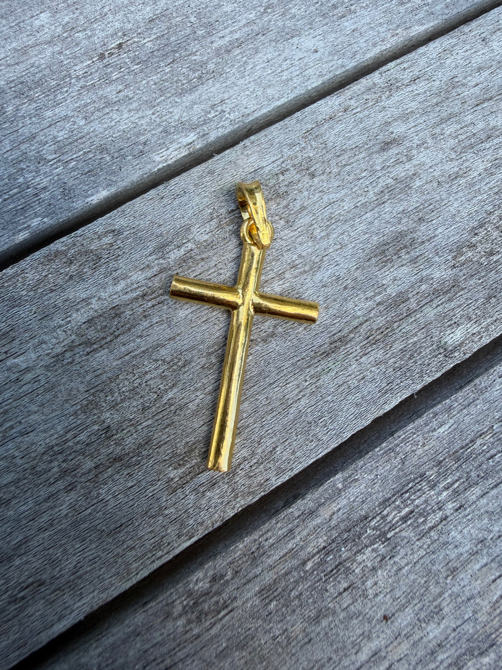 10g | 37 x 22mm Cross | 24k