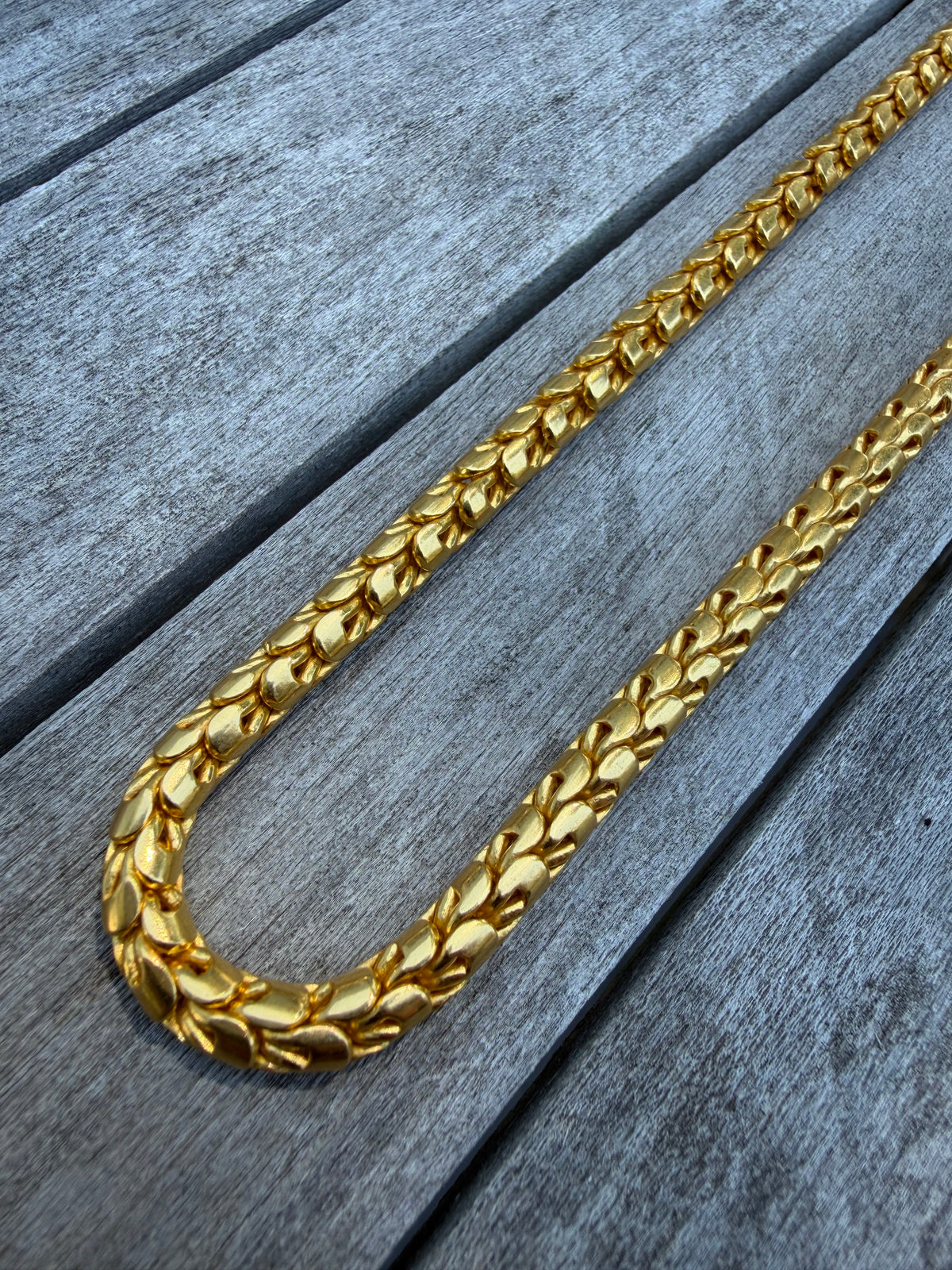 197.6g | 23.5" | 5.8mm Dragonscale Chain | 24k